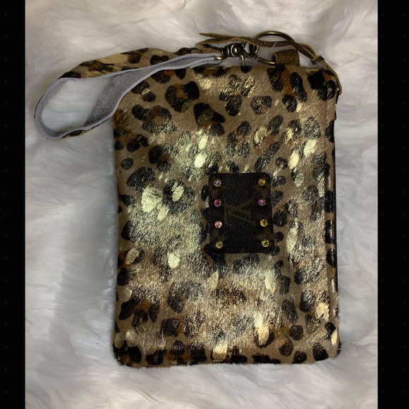 LV KEEP IT GYPSY GOUCHO‎ WRISTLET Brown Gold Metallic Leopard Print NWT - Picture 4 of 11